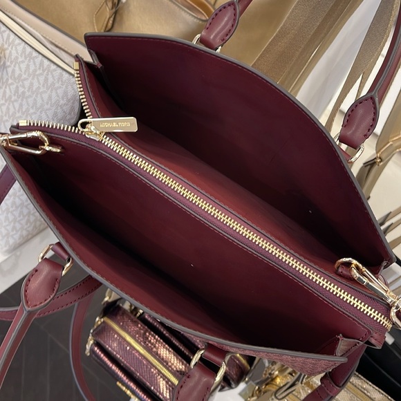 Michael Kors Sheila Medium Signature Logo and Metallic Satchel Crossbody CZ NWT - Picture 13 of 16